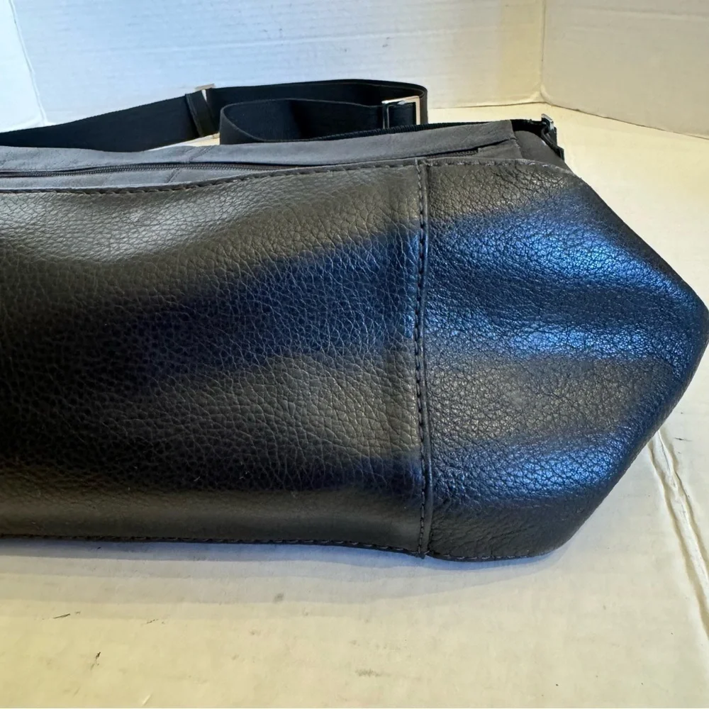 PERRY ELLIS PORTFOLIO Black Leather Briefcase Messenger Bag Business Travel